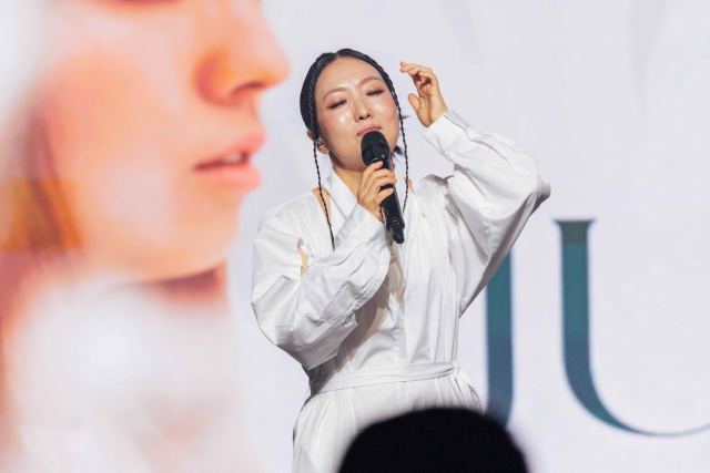 정인, 15년 만의 단독 콘서트 ‘목소리의 시간’ 전석 매진으로 성료