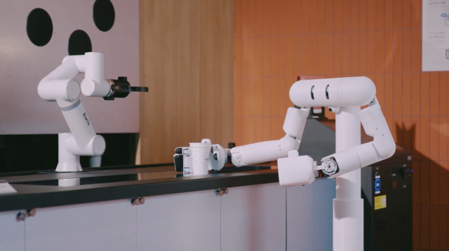 엑스와이지, 매장 데이터로 로봇 학습시키는 Physical AI 고도화