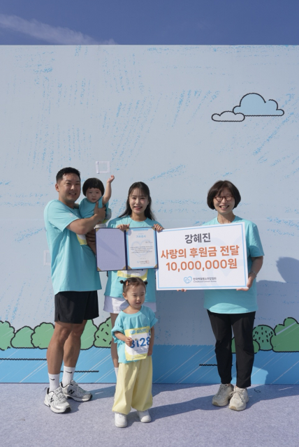 ‘헤이지니’ 강혜진, ‘2026 백산수 심심런’에서 사랑의 후원금 전달… 꾸준한 나눔 실천